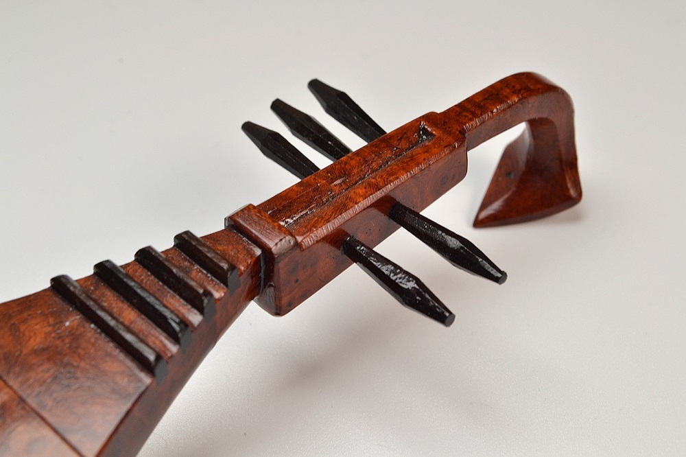 作品紹介 |道場宗廣 秋草蒔絵 花梨造り琵琶香合